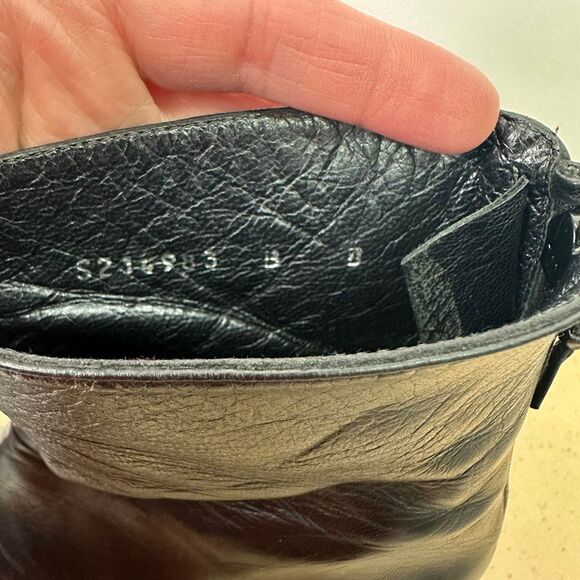 Stuart Weitzman Women’s Vintage Y2K Black Leather Square Toe Heeled Ankle Boot - Picture 8 of 9